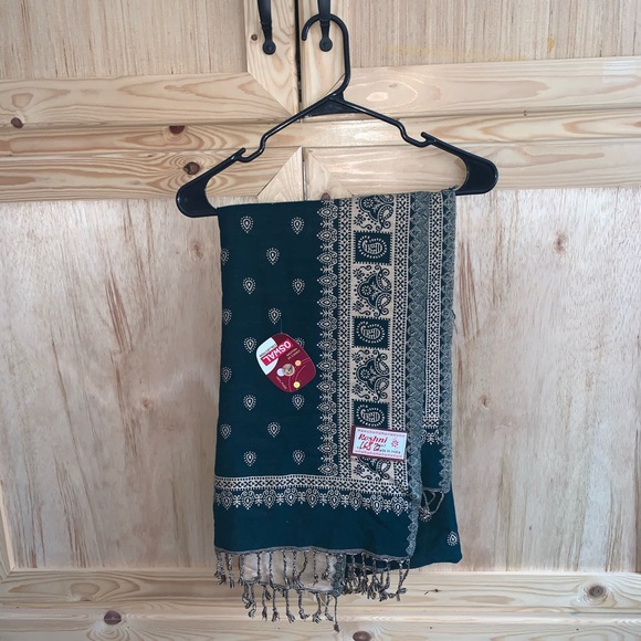 Oswal Collection NWT 100% Pure wool Roshni shawl scarf - Picture 1 of 4